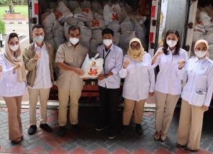 Semarak HUT Ke-14, Fraksi Gerindra Bagikan Ribuan Sembako Untuk Pamdal dan Tenaga Honorer Di Lingkungan DPR 6 mz2 1